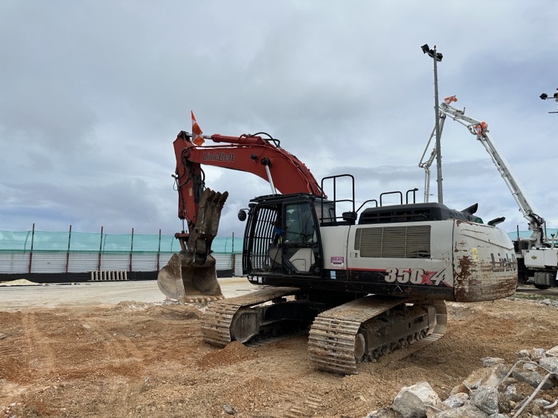 Link-Belt 350X4 excavator full side view