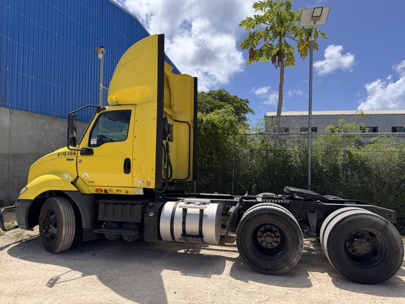 Liebherr R950 tracked excavator