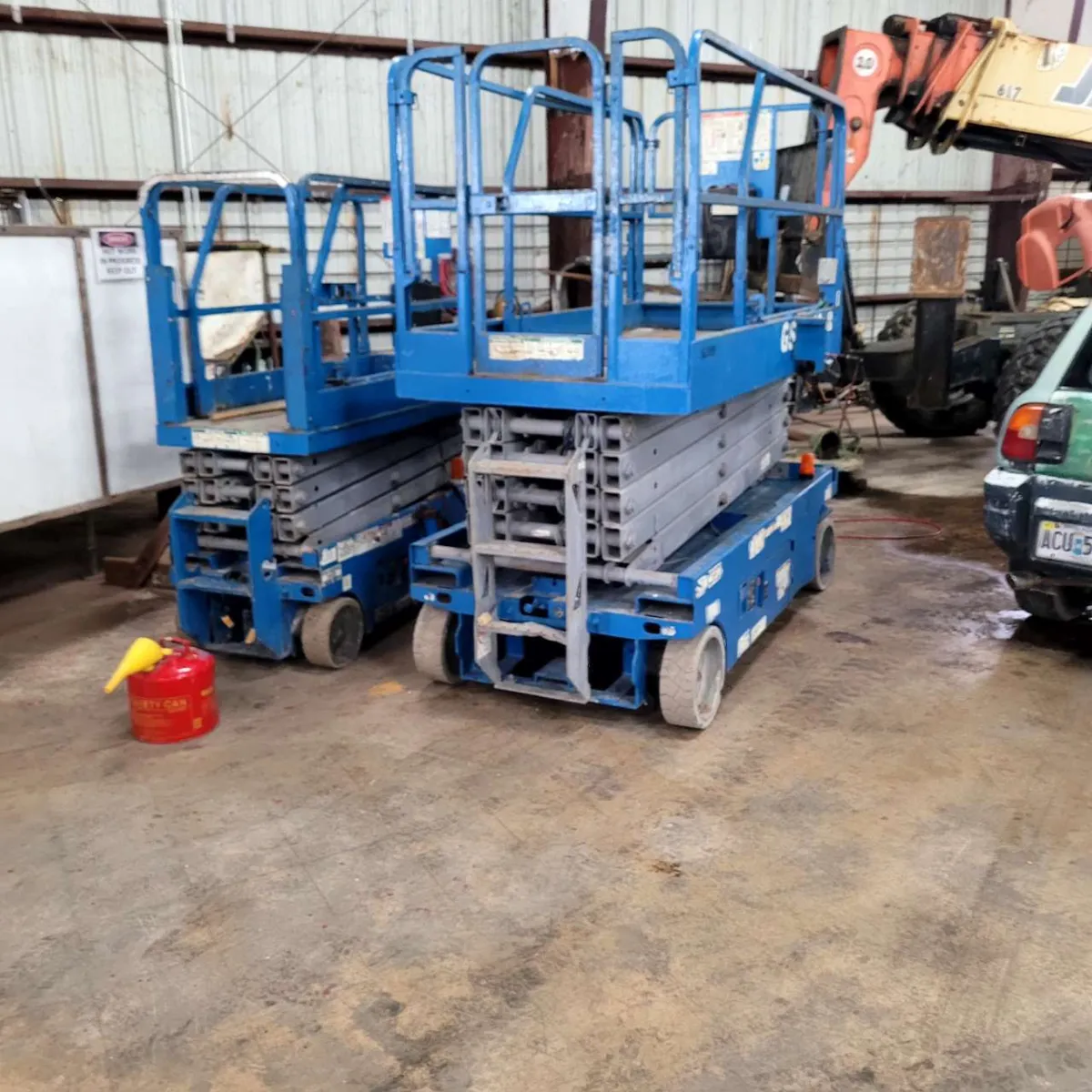 Electric scissor lifts
